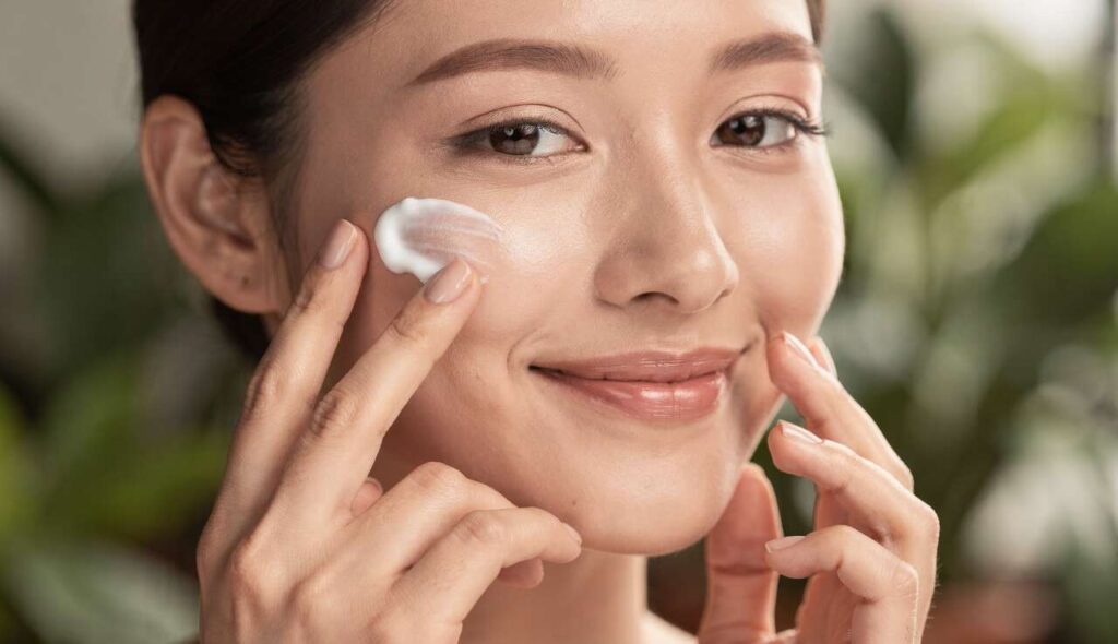 Prebiotici nella skincare: perché il microbiota cutaneo è la nuova frontiera del benessere della pelle